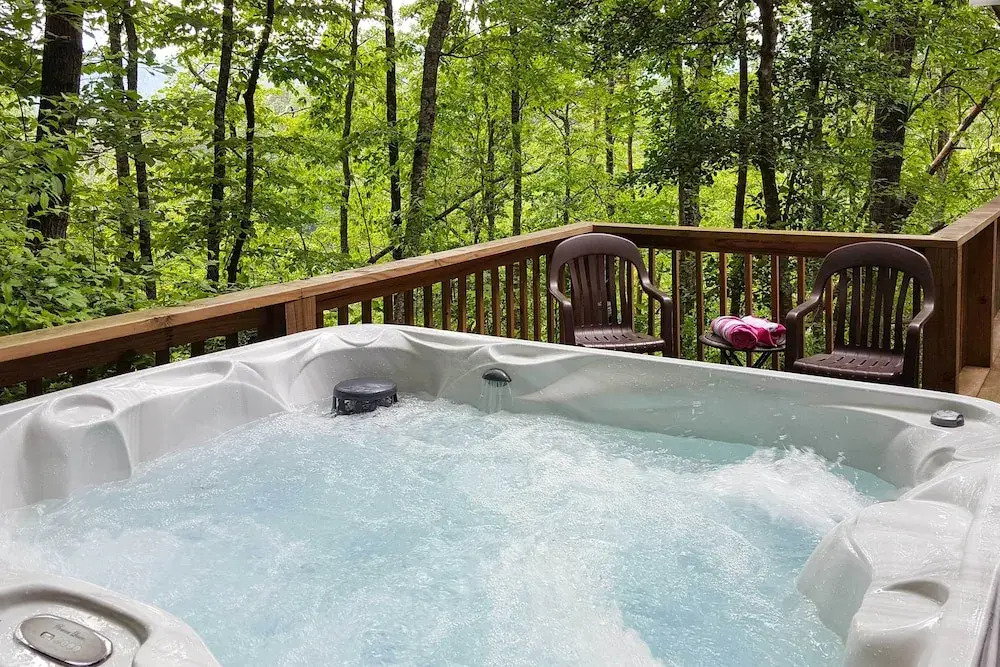 Natures Retreat w/ Hot Tub: 7 Mi to Bryson City