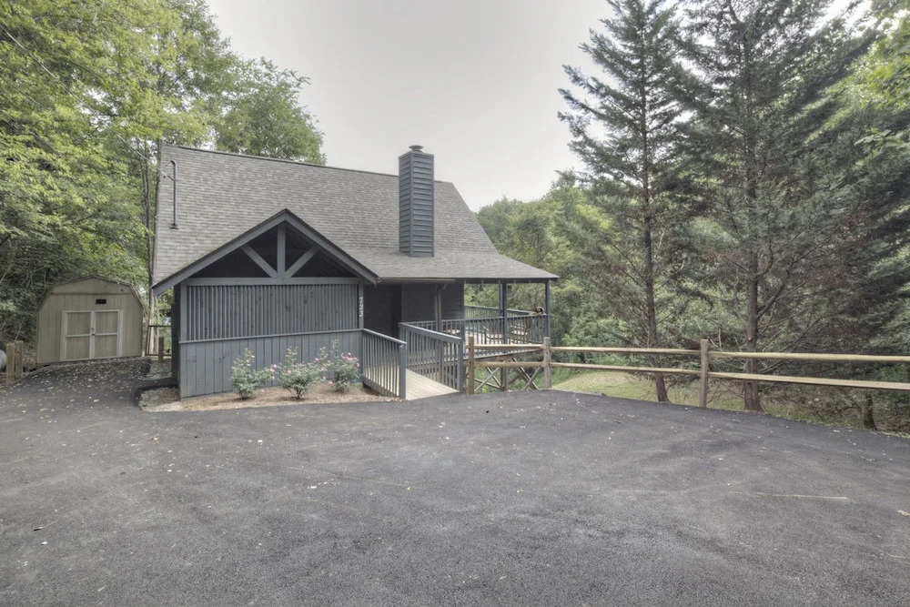 Tranquility by Heritage Cabin Rentals