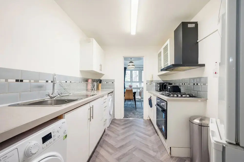 Nice 2-bed flat near earls court