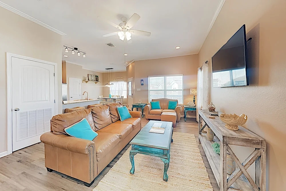 3326 Tx-35 Bus Home - 2 Br home by RedAwning