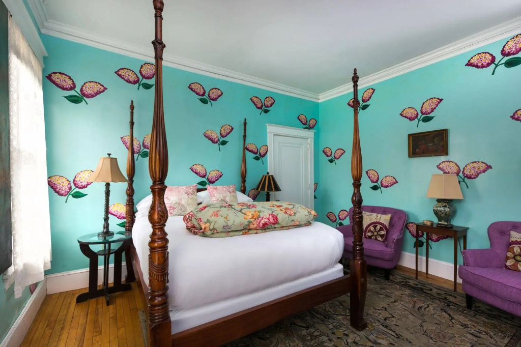 Pomegranate Inn
