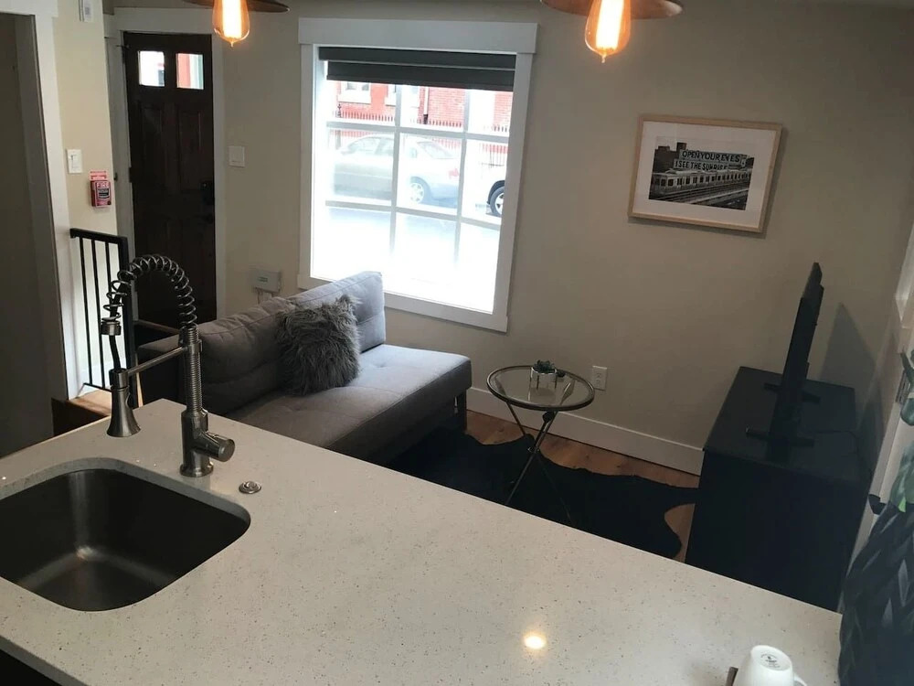 Renovated & Modern Home in Downtown Philly
