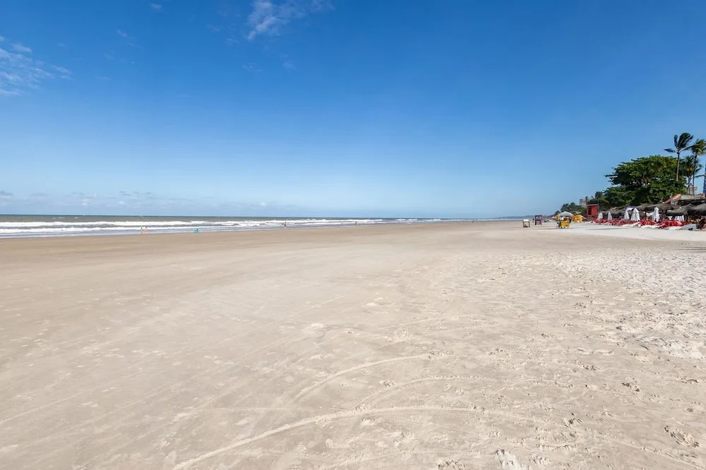 Apto a 300m da Praia do Sul com Piscina e Quadra