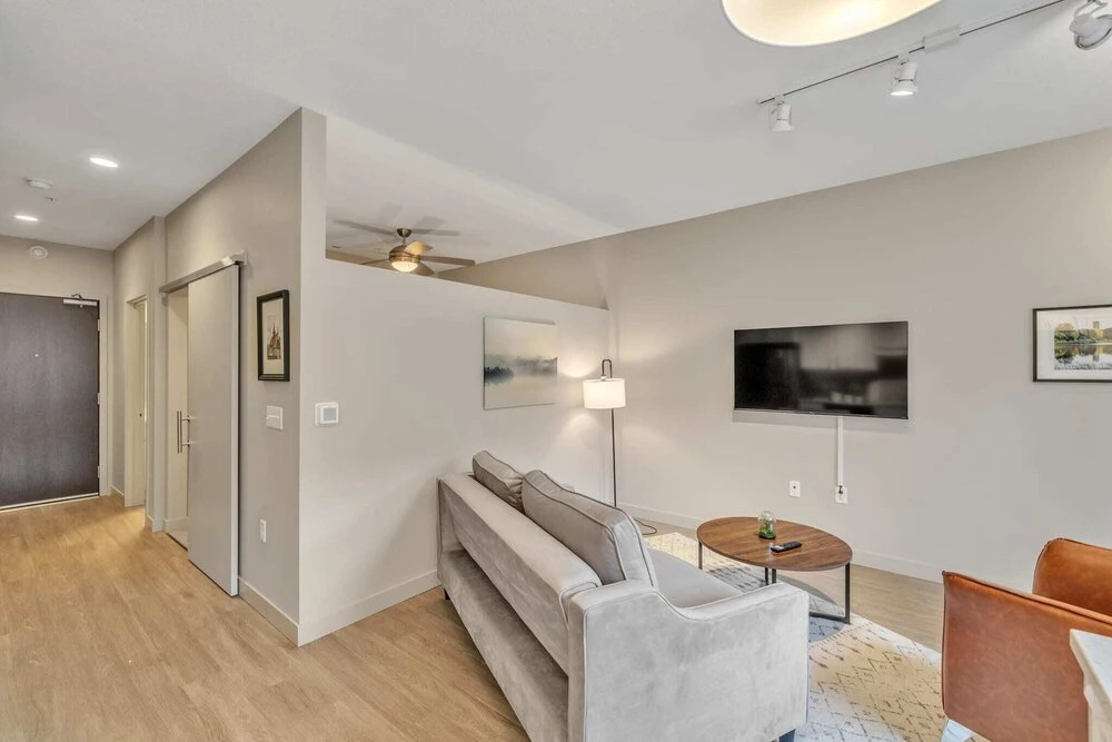 Comfortable 1BD Vector Suite With 95 Walkscore