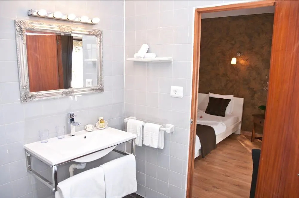 SEVEN Hostal
