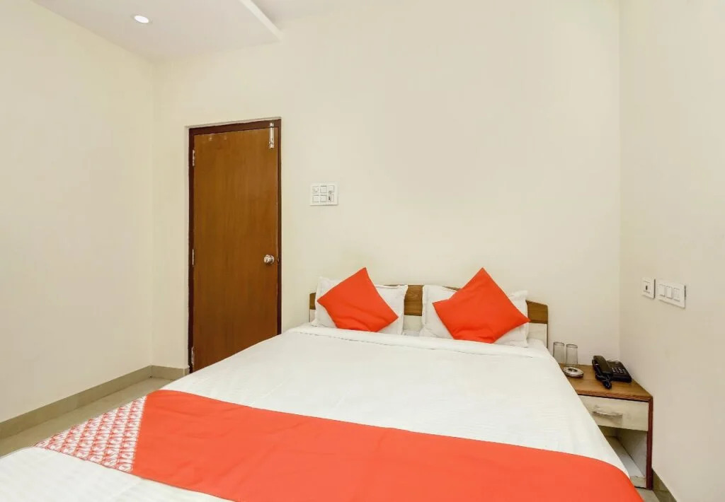 Sri Lakshmi Deluxe By OYO Rooms