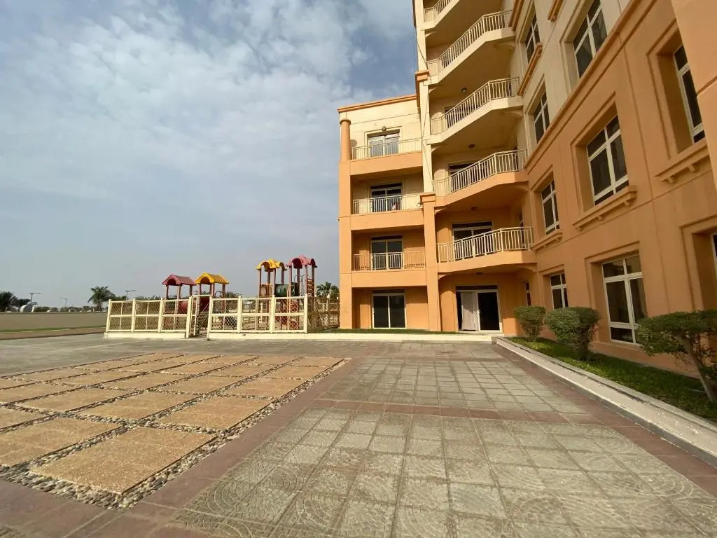 4 bedroom apt in king Abdullah economy city ابراج الشاطي
