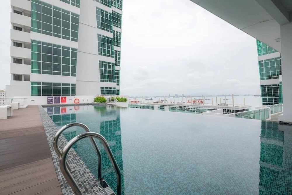 Seafront Duplex Suite at Georgetown