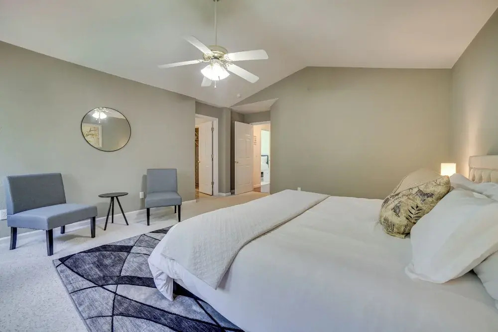1 Mi to Downtown Reno: Spacious Home w/ Deck!