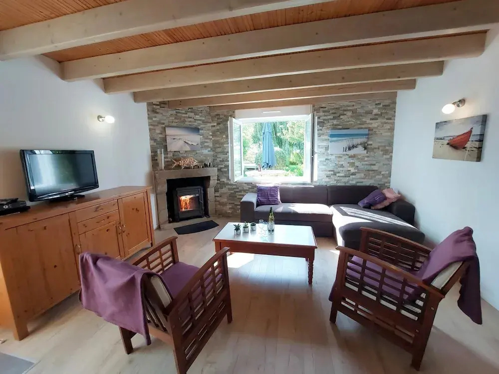 Holiday Home in Cleder Near Les Amiets Beach