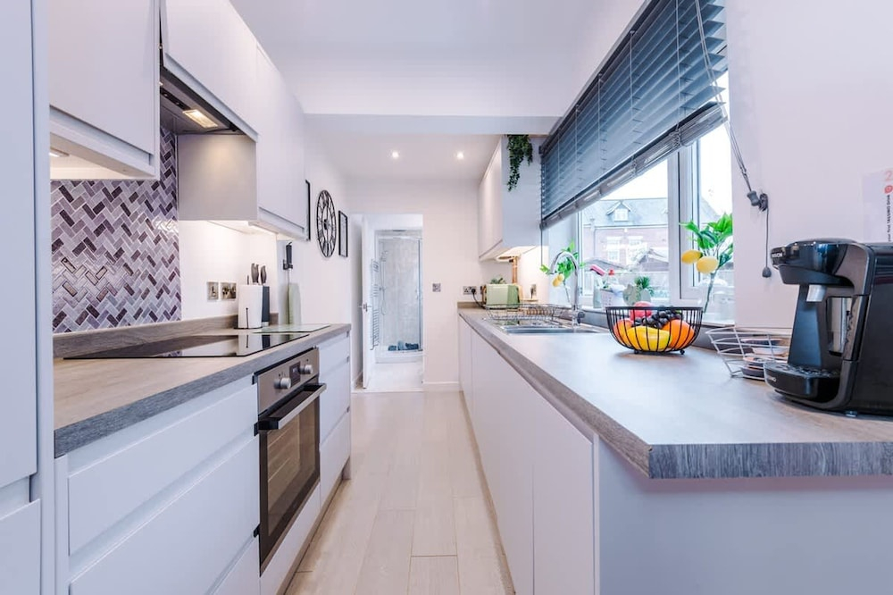 Stunning 3-bed House Amazing Location Sleeps 5