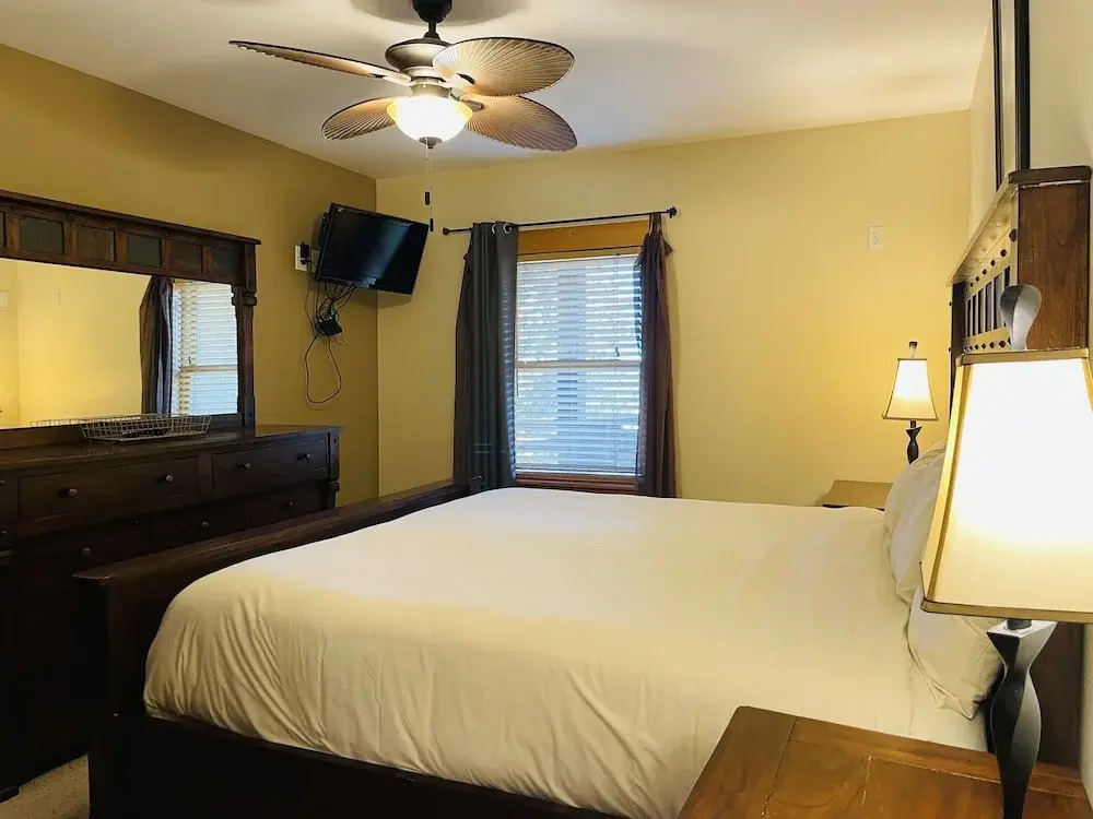 Hallett Peak 101 2 Bedroom Condo by RedAwning