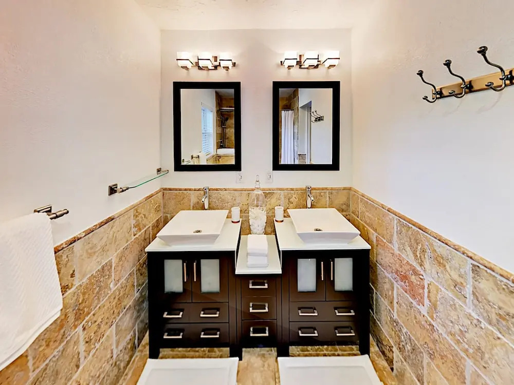 1919 Siesta Drive Home 4 Bedrooms 2 Bathrooms Home