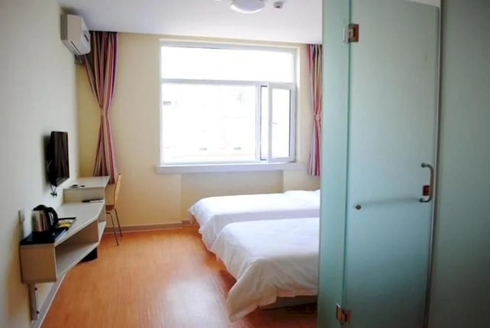 Xinjinyong Express Hotel