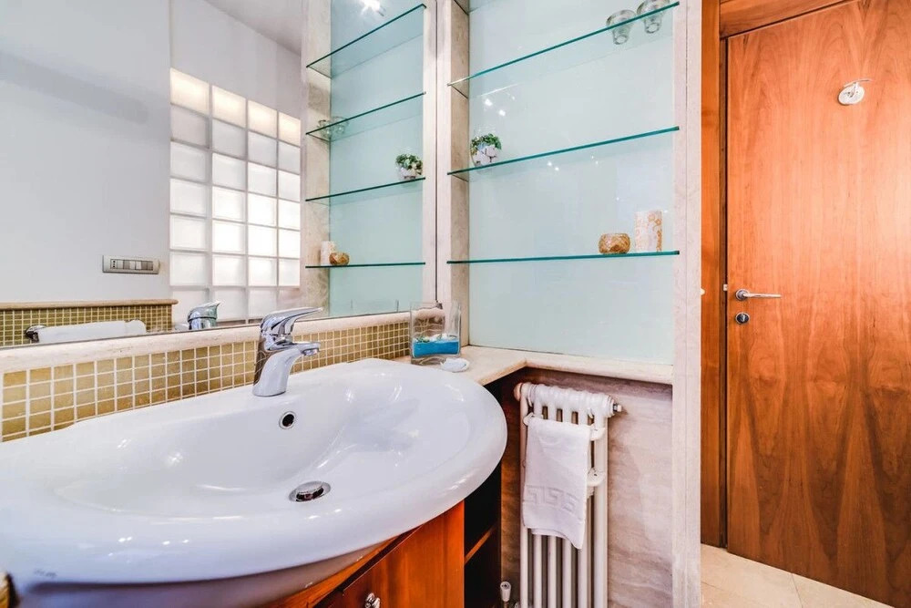 Elegant and Quiet Flat in City Center