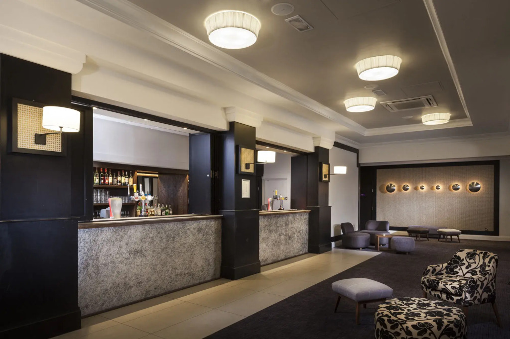 Отель Mercure Bedford Centre Hotel
