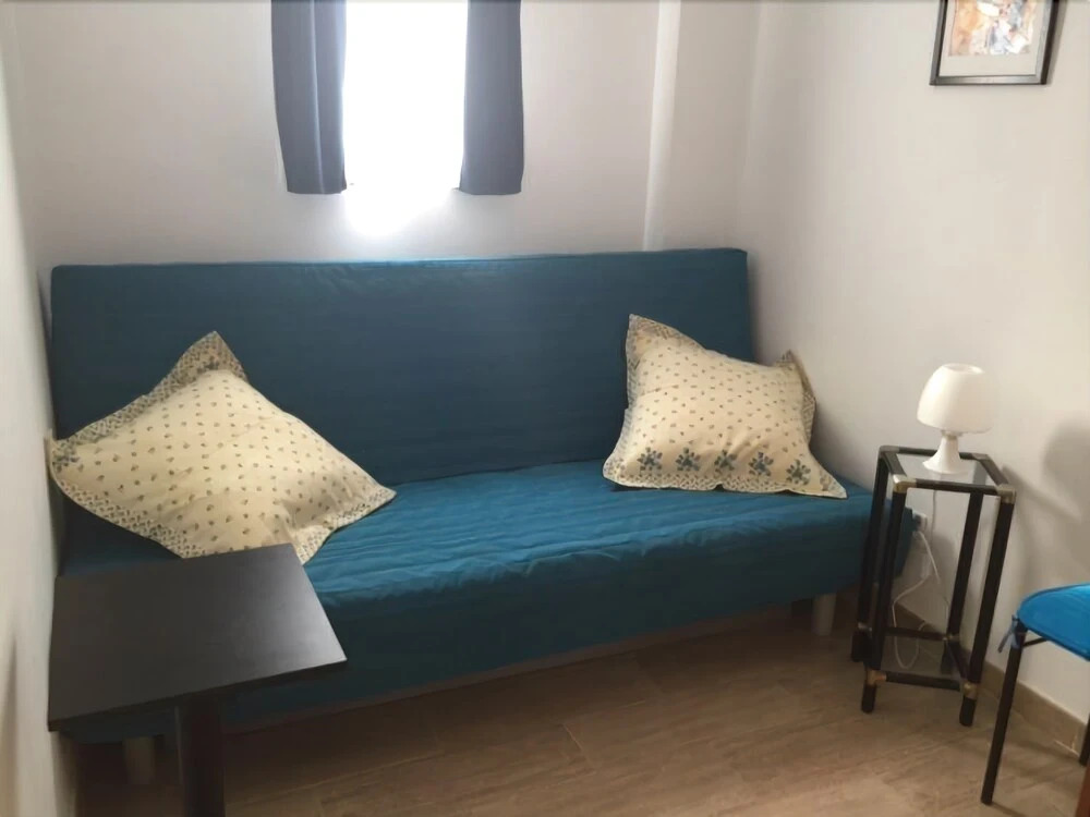 Recently Refurbished Center Apartment