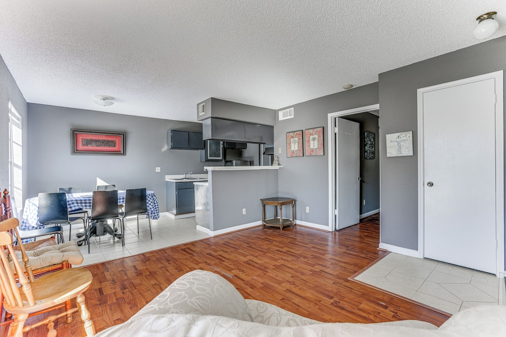 3 Mi to Houston Medical Center: Extended Stay