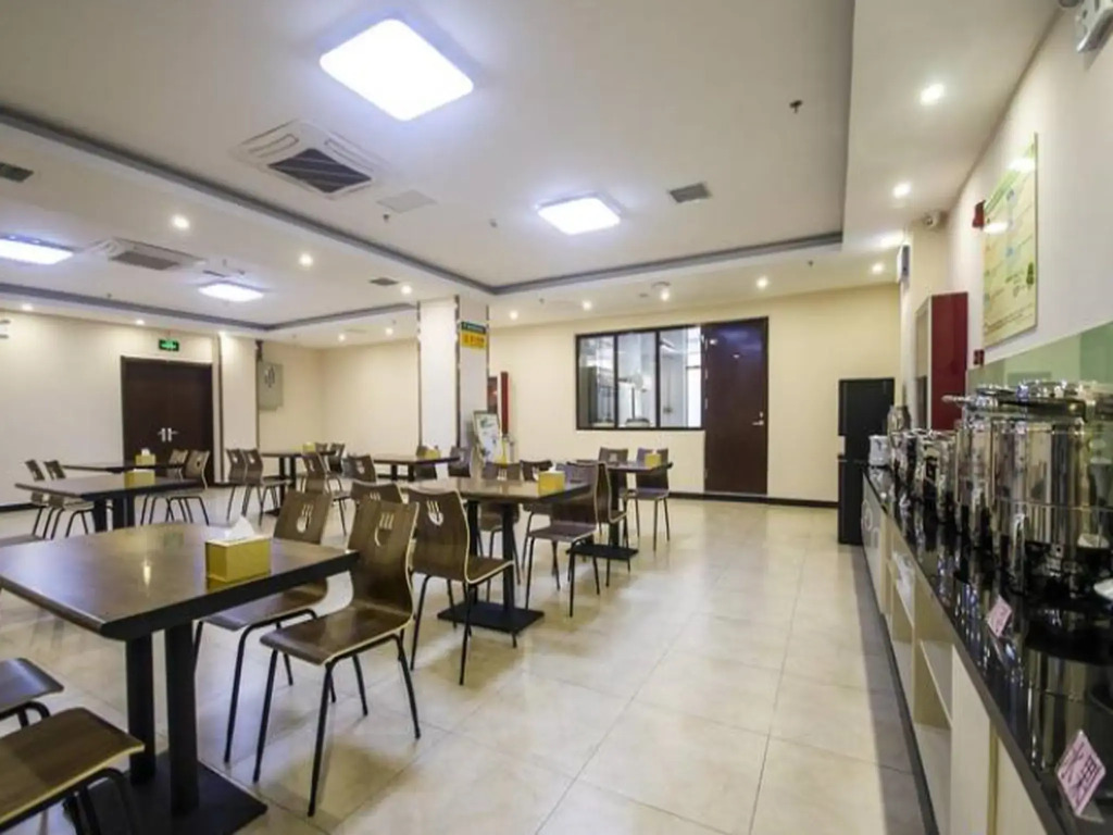 GreenTree Inn (Qinghuangdao Railway Station Square)
