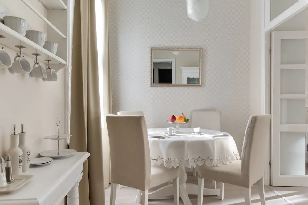 Chestnut & Eliza Suites - Superior Homes Downtown