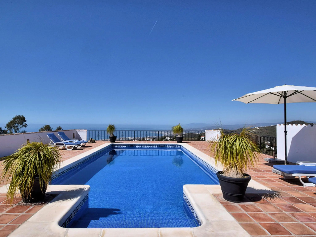 Villa in Sayalonga with Private Pool