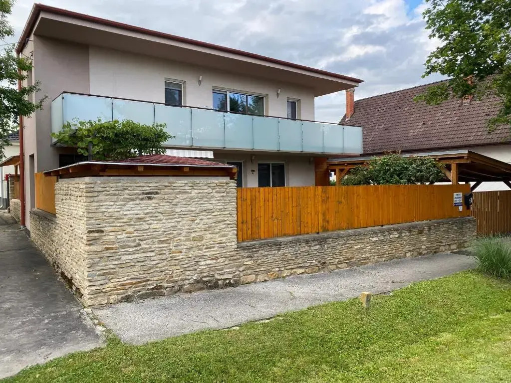 Erkel 19 Apartmanház