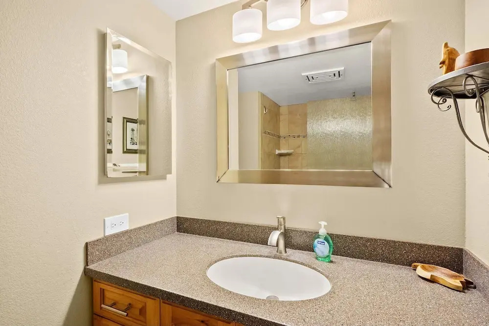 Kamaole Sands 7-109 - Romantic Getaway, Beautiful Renovation, Large Lanai, & AC!