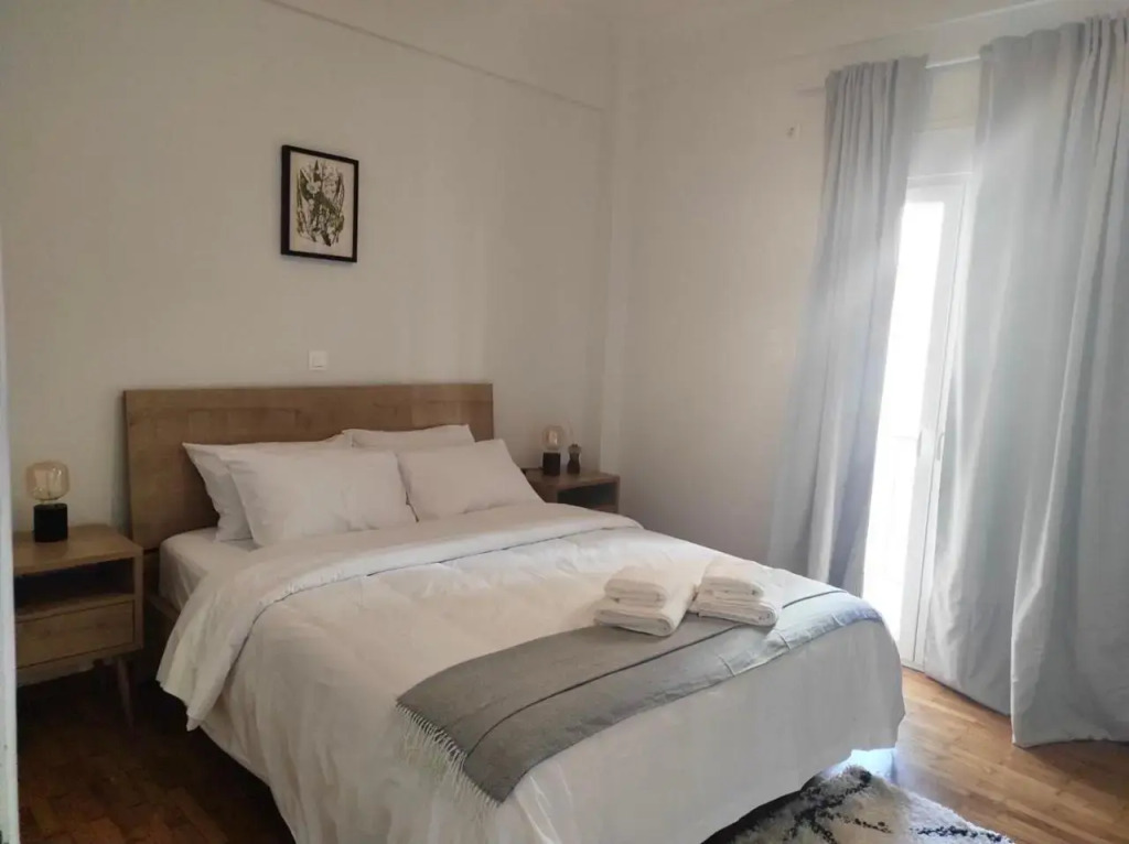 Sleek & Sunny Athenian Penthouse 5min from metro