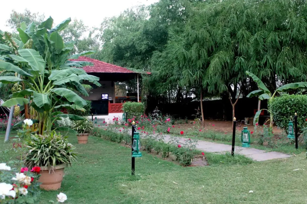 Jungle Vilas Resort