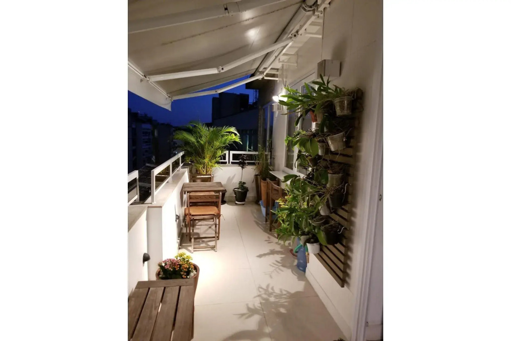 Top floor with balcony in Copacabana