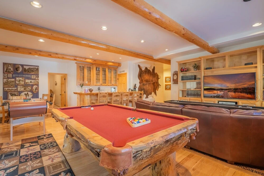 Bearfoot Bungalow - Premium And Spacious Home Close To The National Forest And The Village. 4 Bedroom Home