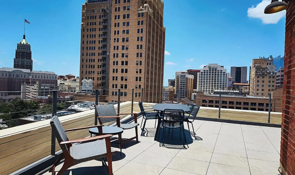 The Maverick, powered by Placemakr - River Walk