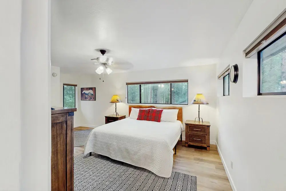 Wooded-view Deck! Pinetop Golf Escape