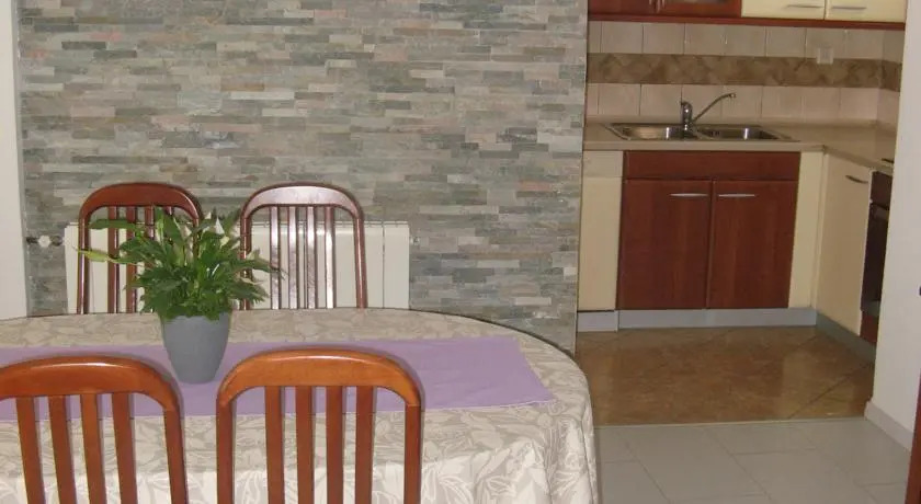 Apartments & Room Nina