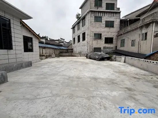 Mountain House Courtyard