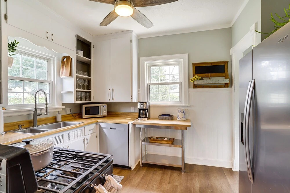 Charming South Bend Retreat ~ 1 Mi to Notre Dame!