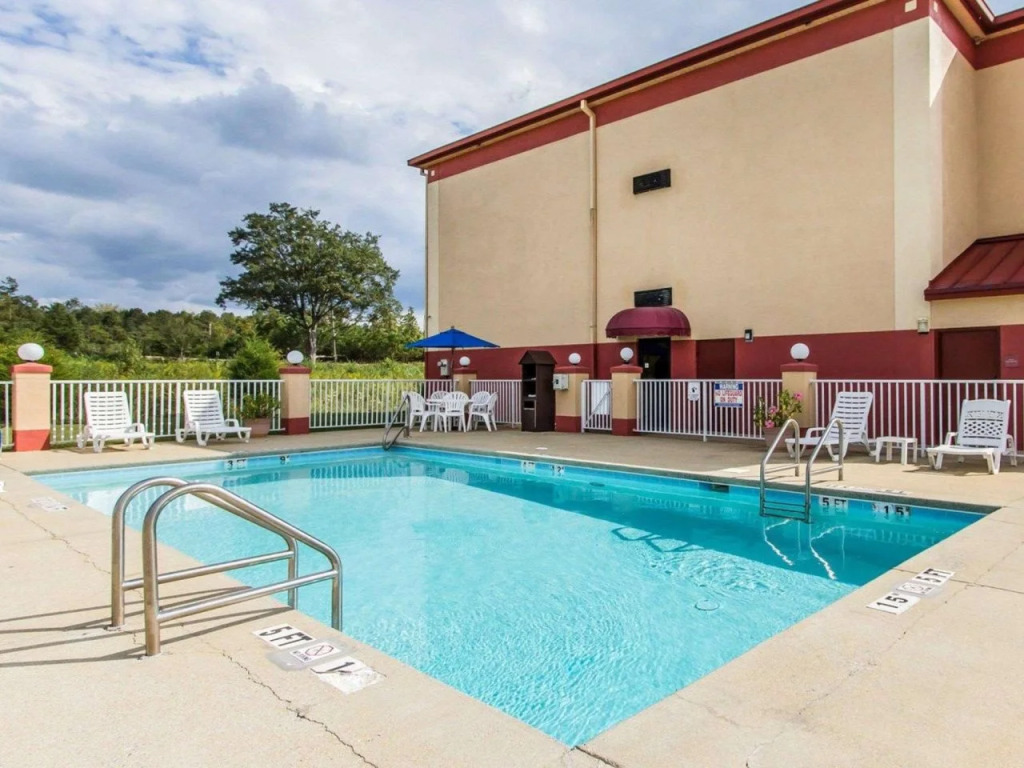 Comfort Inn & Suites Lincoln I-20