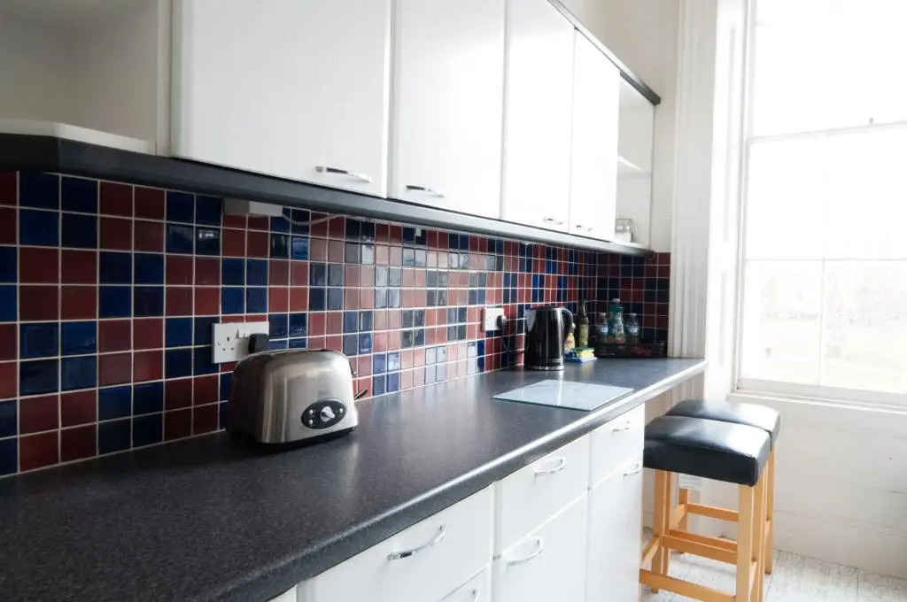 Central Cheltenham, Regency Apartment with PARKING, Cavalier Suite - Sleeps 6