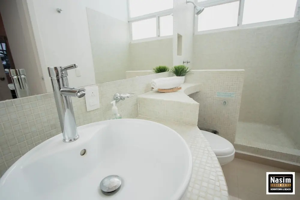 Nasim Condo Hotel con acceso BEACH CLUB GRATIS, metros 5th AVENIDA