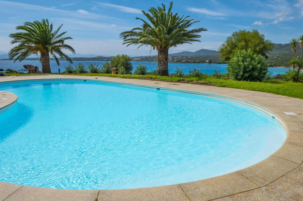 The apartment with garden and sea view  has 1 double bedroom and a twin bedroom, a bathroom with sho-Pedra Rosa A1