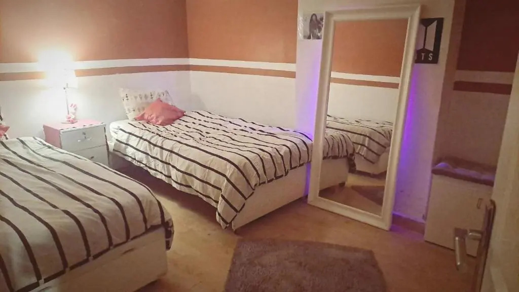 Lovely 3 bedroom condo with balcony families