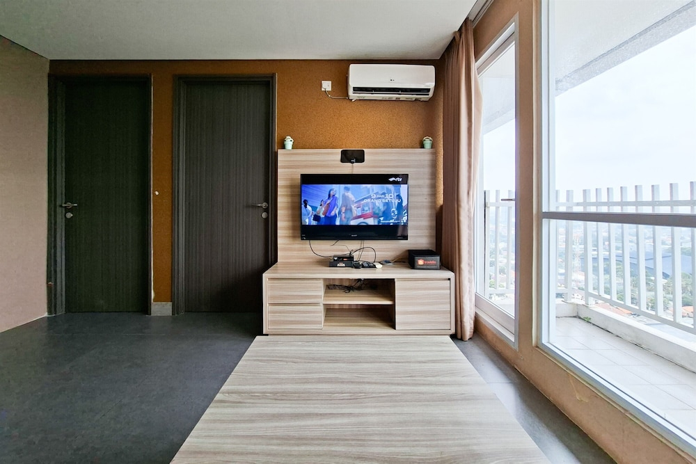 Cozy And Pleasant 2Br At Apartment Bintaro Icon
