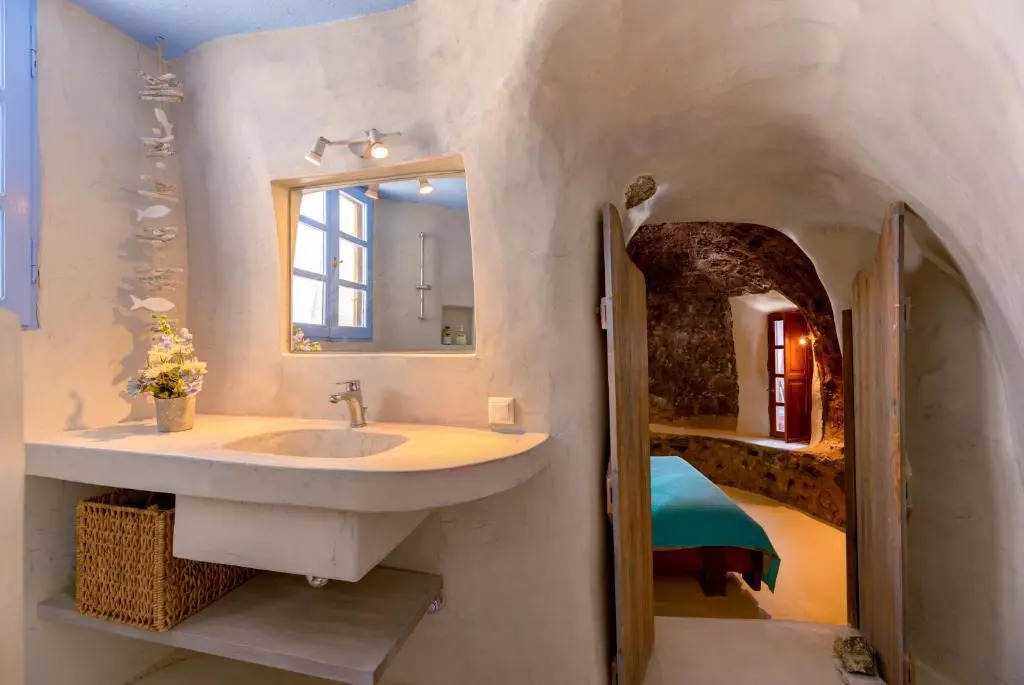 Charming Restored 300yr-0ld Guest House