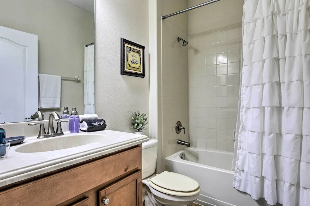 Poolside Oasis in Paradise Palms: 6 Mi to Disney!