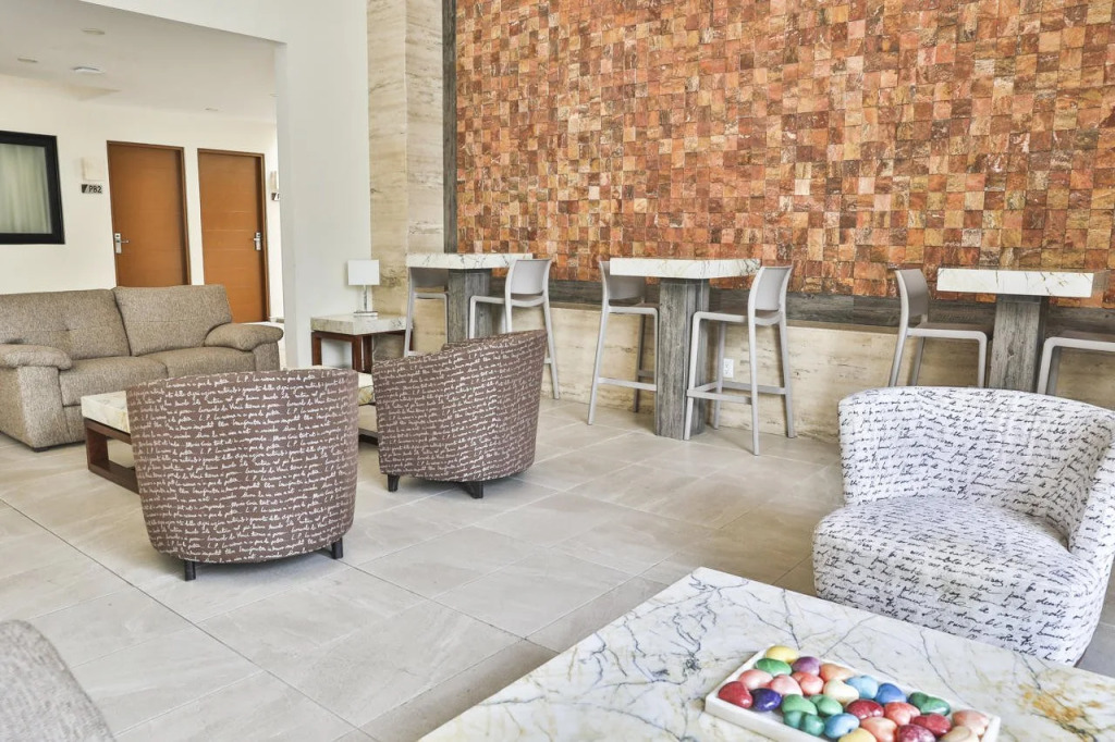 Grand Fifty Suites