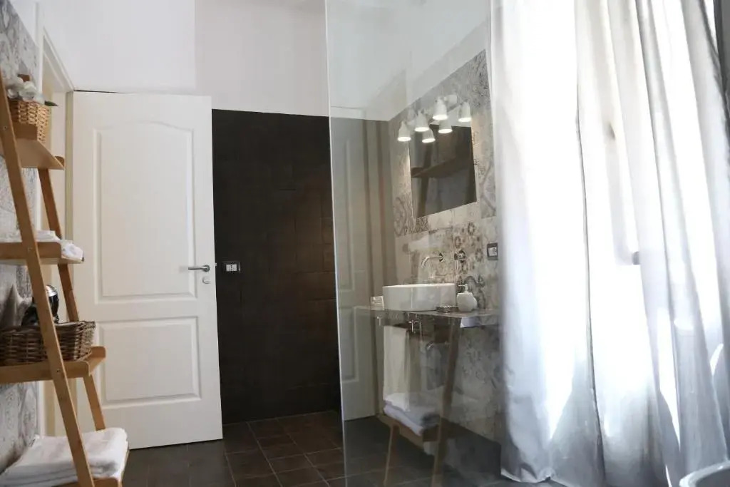 Dimi House