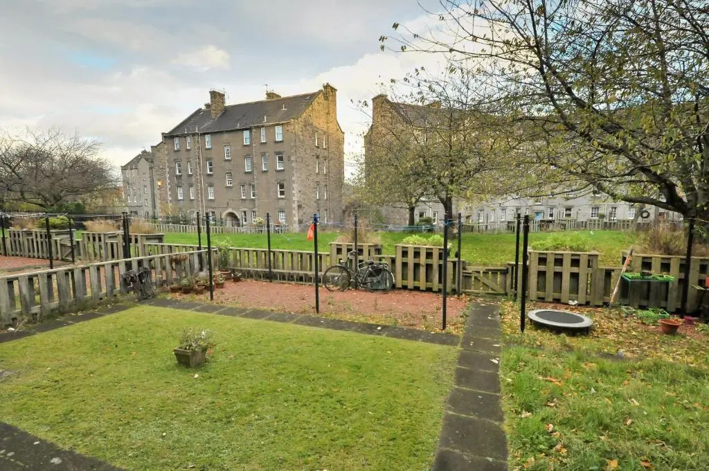 367 Comfortable 2 Bedroom Apartment on the Edge of Edinburgh s Historic Old Town