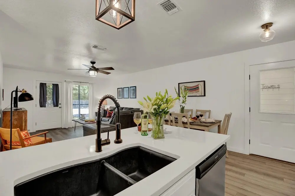 New Stunning Casita With Hot Tub & Fire Pit