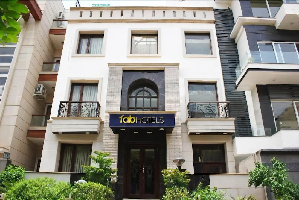 Fabhotel Lm Residency DLF Phase 2
