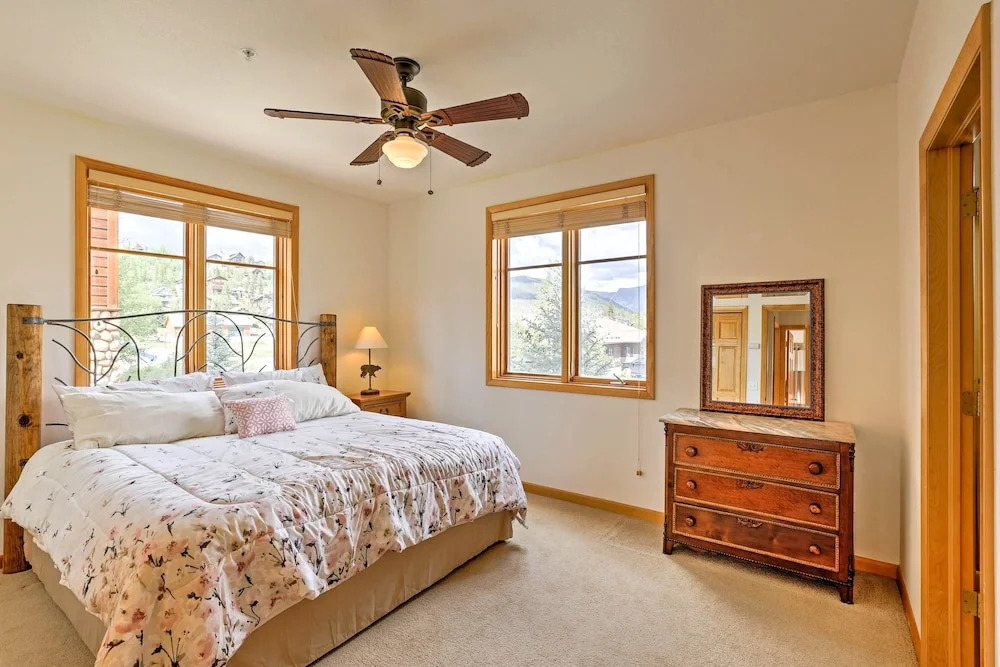 7 Mi to National Park: Grand Lake Condo w/ Deck!